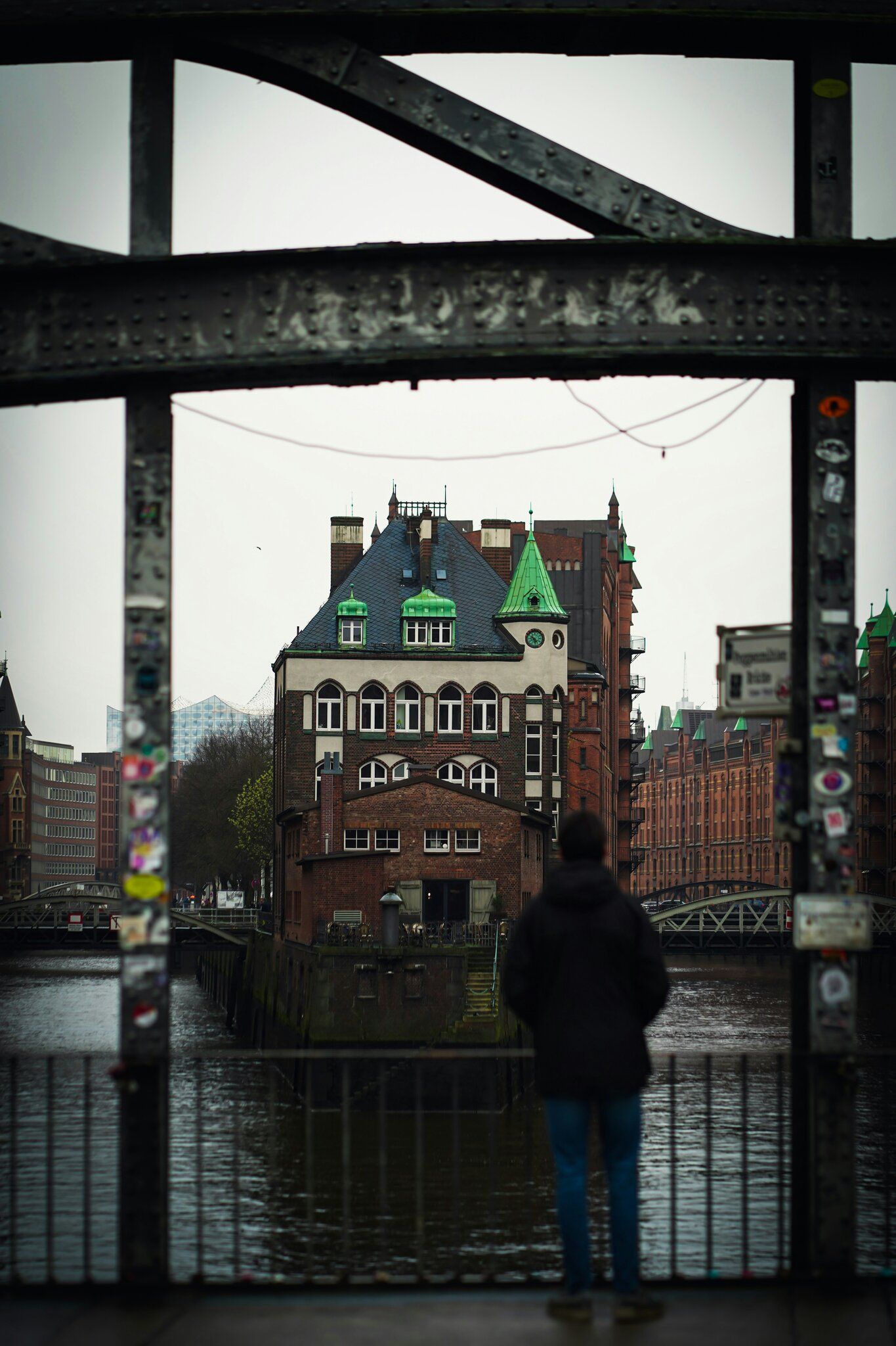 Hamburg Speicherstadt durch Brückenrahmen