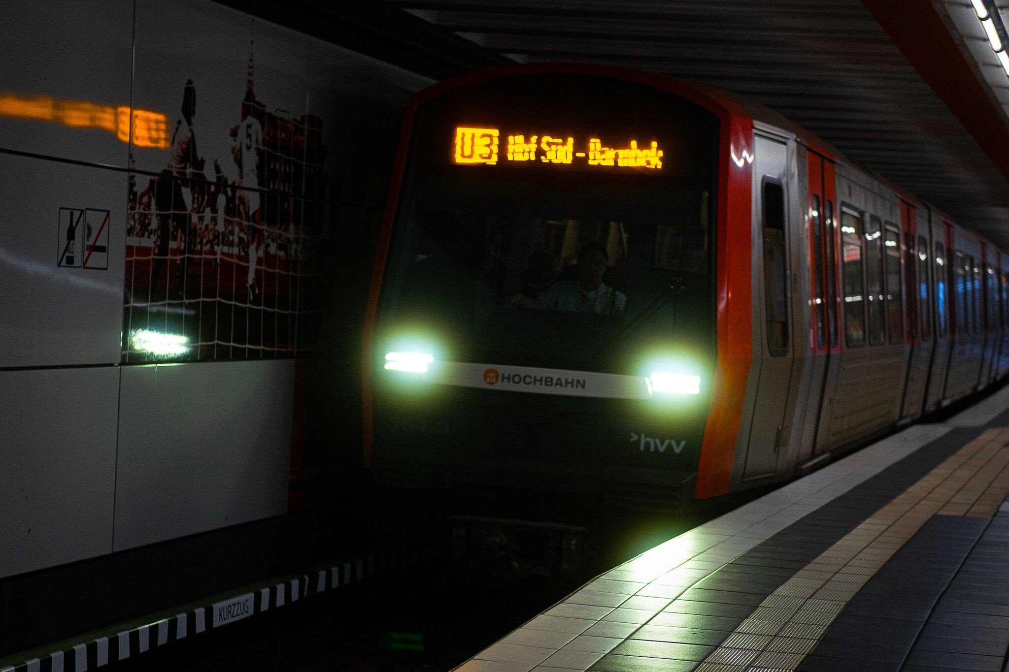 U-Bahn Einfahrt Hamburg