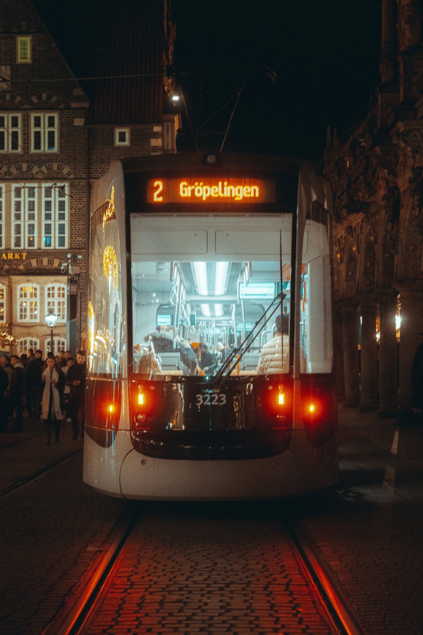 Straßenbahn bei Nacht in Hannover